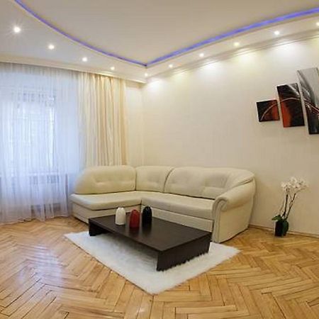 1 Minute To Rynok Square Apartment Lviv Room photo