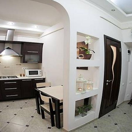 1 Minute To Rynok Square Apartment Lviv Room photo